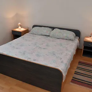  Apartman Car